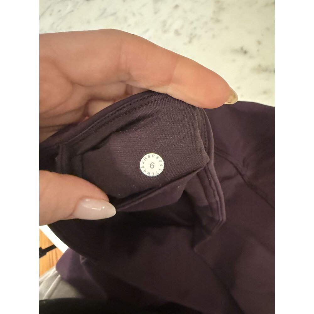Lululemon Tied To It Crop Leggings 21" Black Cherry Purple Size 6 $98 [jb] - Picture 9 of 9